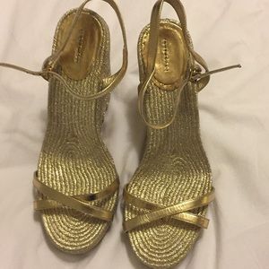 Gucci gold wedge dress sandals size 38.5